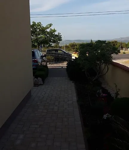 Antolkovic アパート Pakoštane